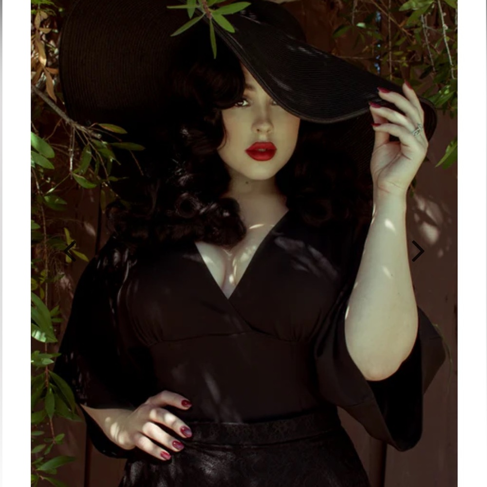 La Femme en Noir Bauhaus Top in Black